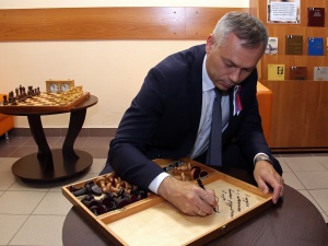 Андрей Травников поблагодарил Эдуарда Тарана за развитие шахмат