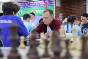 За шахматной доской – государственные служащие