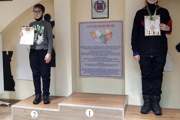 Владислав Дударев, победитель и призер первенства Сибирского округа по шахматам среди юношей до 17 лет