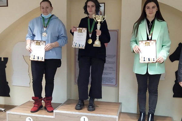 Алина Чернокульская, победитель первенства Сибирского округа по шахматам среди девушек до 19 лет