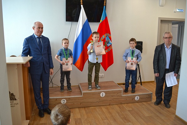 Две медали привезли юные спортсмены с первенства Сибирского округа по шахматам