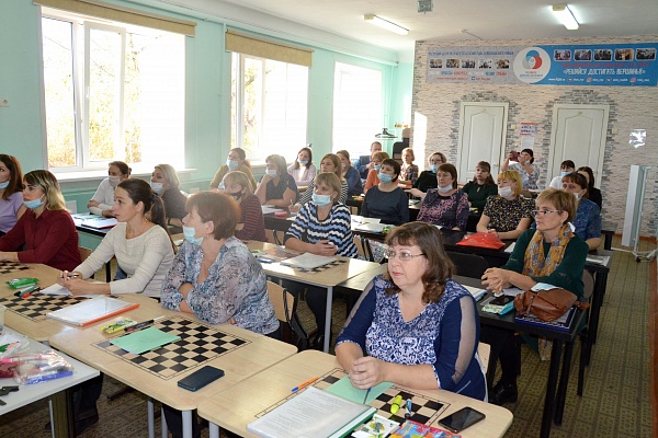 32 воспитателя начнут обучать малышей игре в шахматы в детских садах Новосибирской области